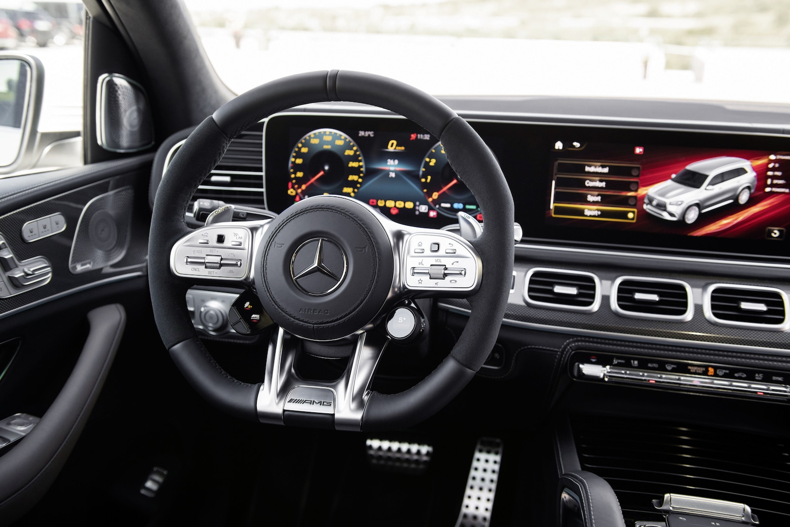 2021-Mercedes-AMG-GLS-63-cockpit