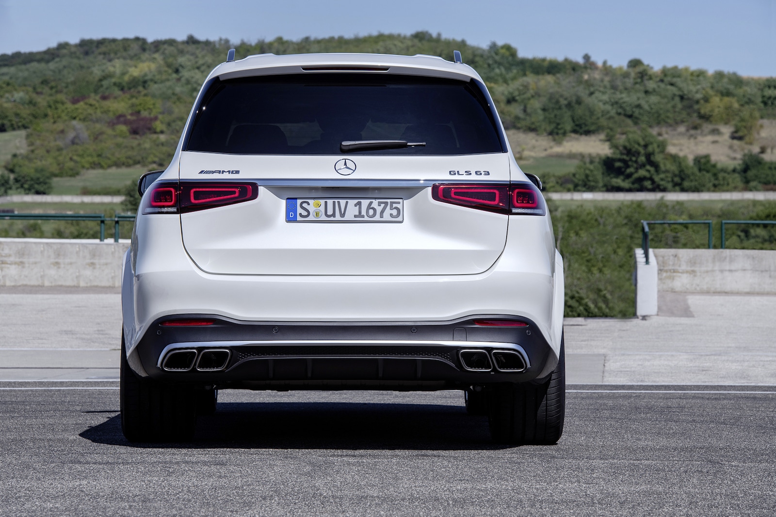 2021-Mercedes-AMG-GLS-63-liftgate