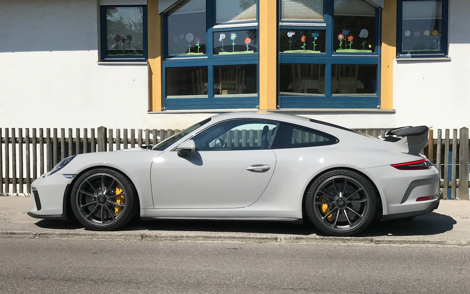 335043_2018_Porsche_911